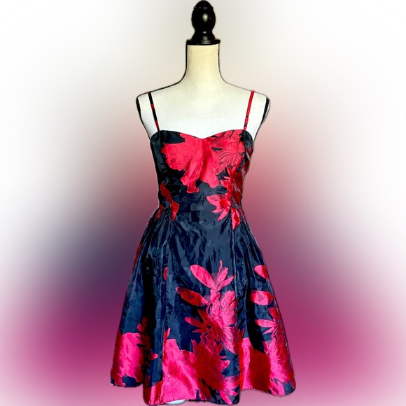 JESSICA SIMPSON FLORAL MINI DRESS - Picture 1 of 6